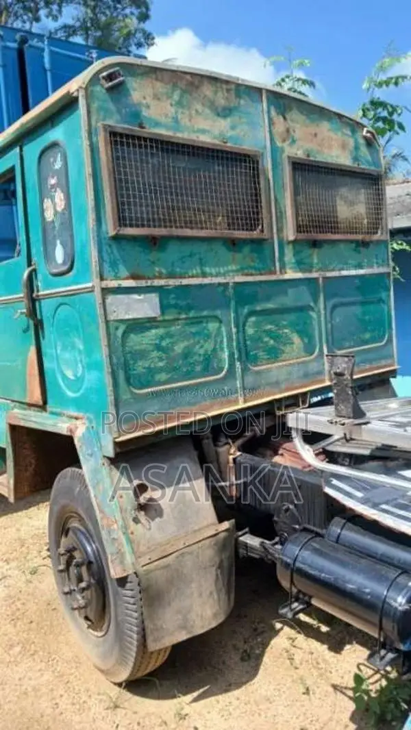 Ashok-Leyland Commet Super 1996 Lorry (Used)