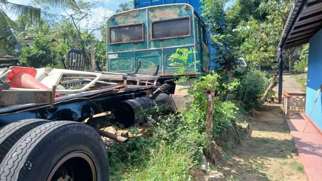 Ashok-Leyland Commet Super 1996 Lorry (Used)