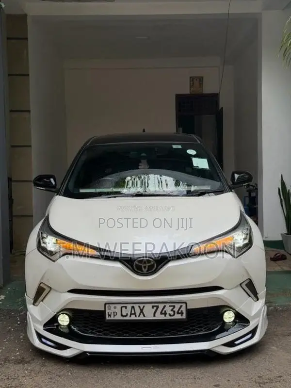 Toyota Chr NGX 50 2017 SUV (Used)