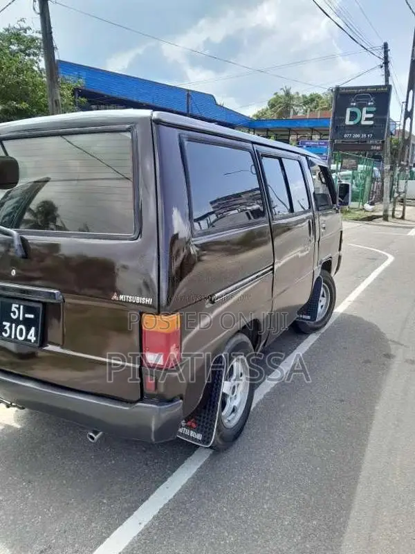 Mitsubishi L300 2006 Van (Used)