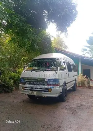 Toyota Dolphin 2002 Van (Used)