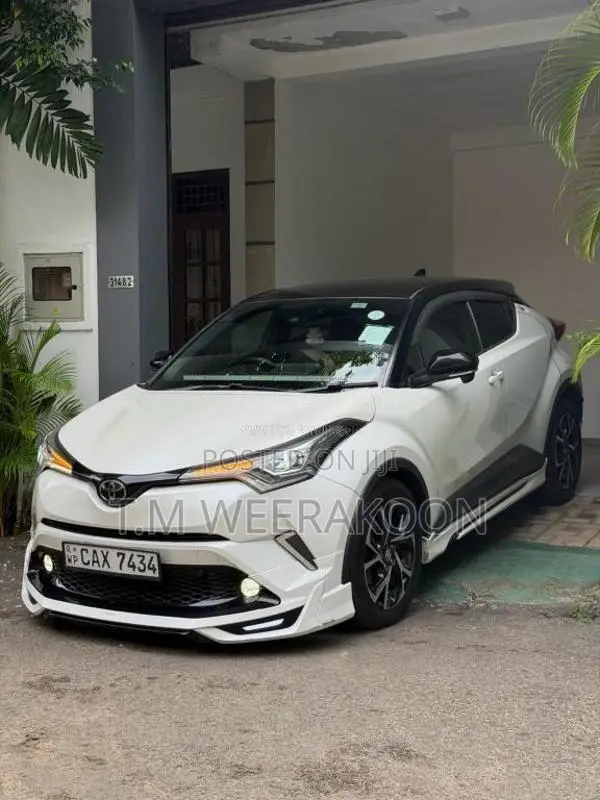 Toyota Chr NGX 50 2017 SUV (Used)