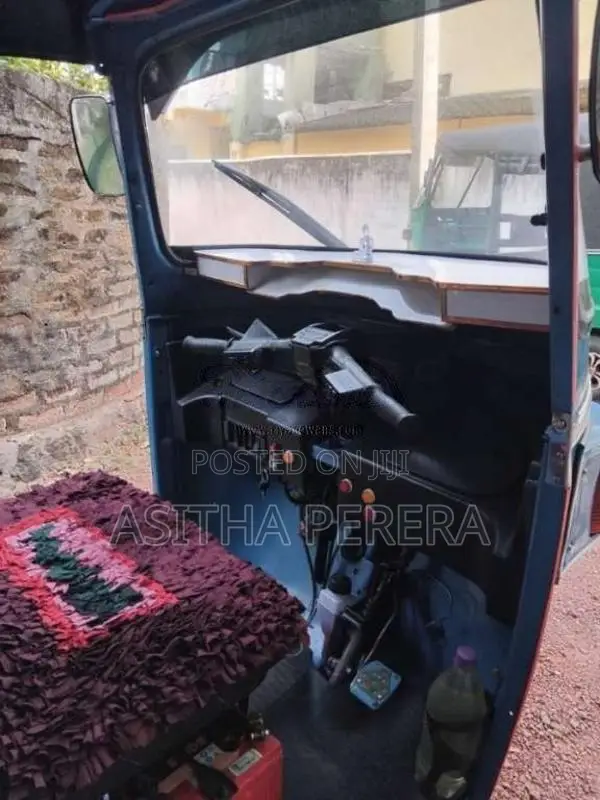 Bajaj RE 205 2011 Three Wheel (Used)