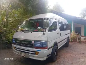 Toyota Dolphin 2002 Van (Used)
