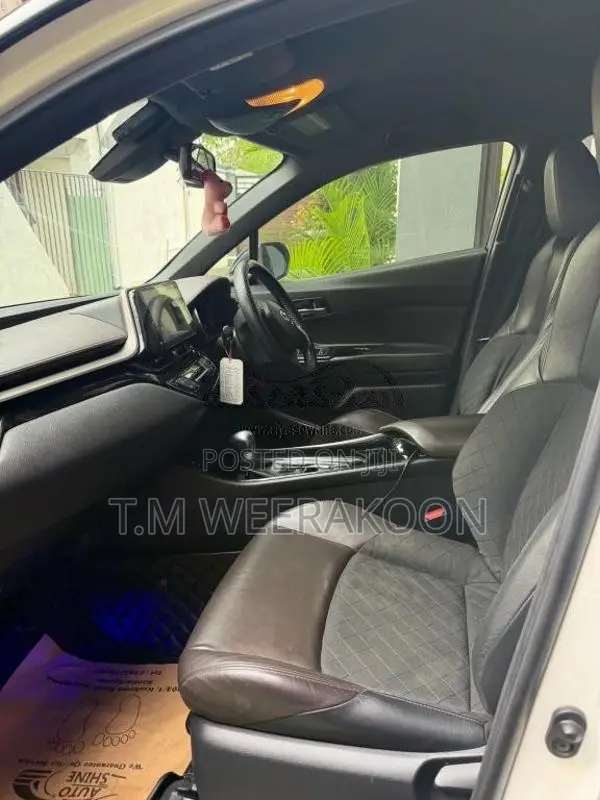 Toyota Chr NGX 50 2017 SUV (Used)