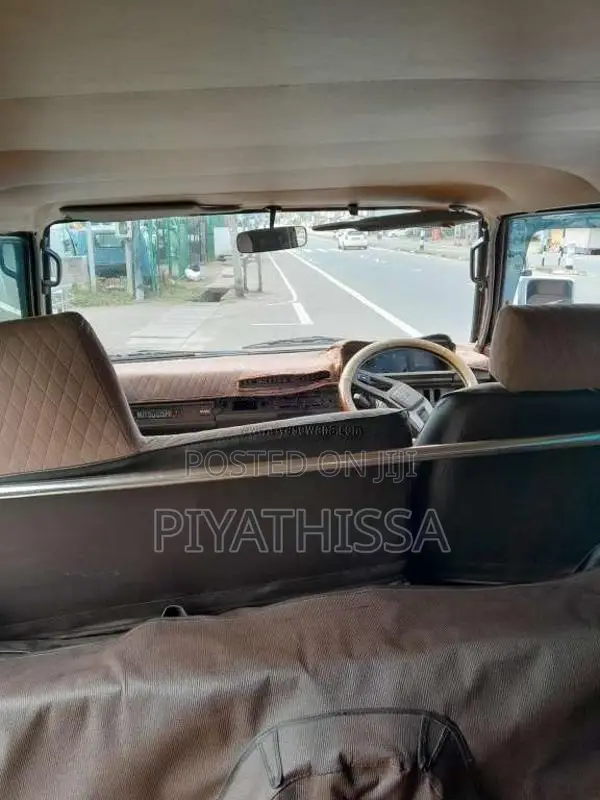 Mitsubishi L300 2006 Van (Used)