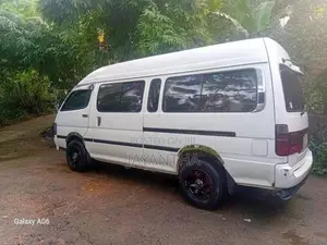 Toyota Dolphin 2002 Van (Used)