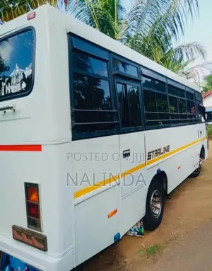 Eicher Starline 2015 Bus (Used)