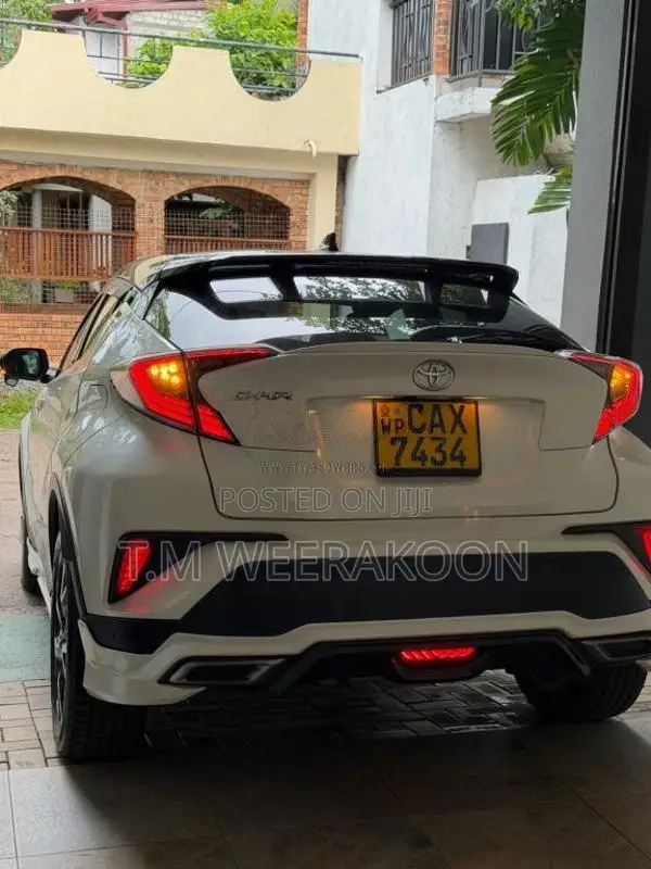 Toyota Chr NGX 50 2017 SUV (Used)