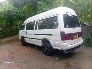 Toyota Dolphin 2002 Van (Used)
