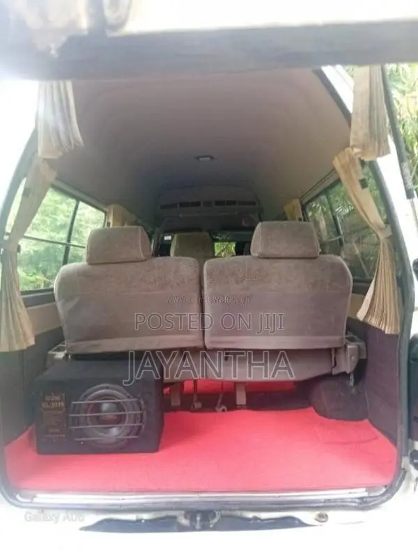 Toyota Dolphin 2002 Van (Used)