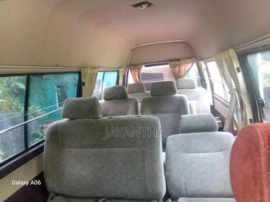 Toyota Dolphin 2002 Van (Used)