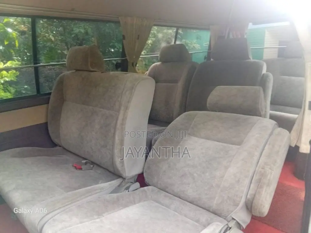 Toyota Dolphin 2002 Van (Used)