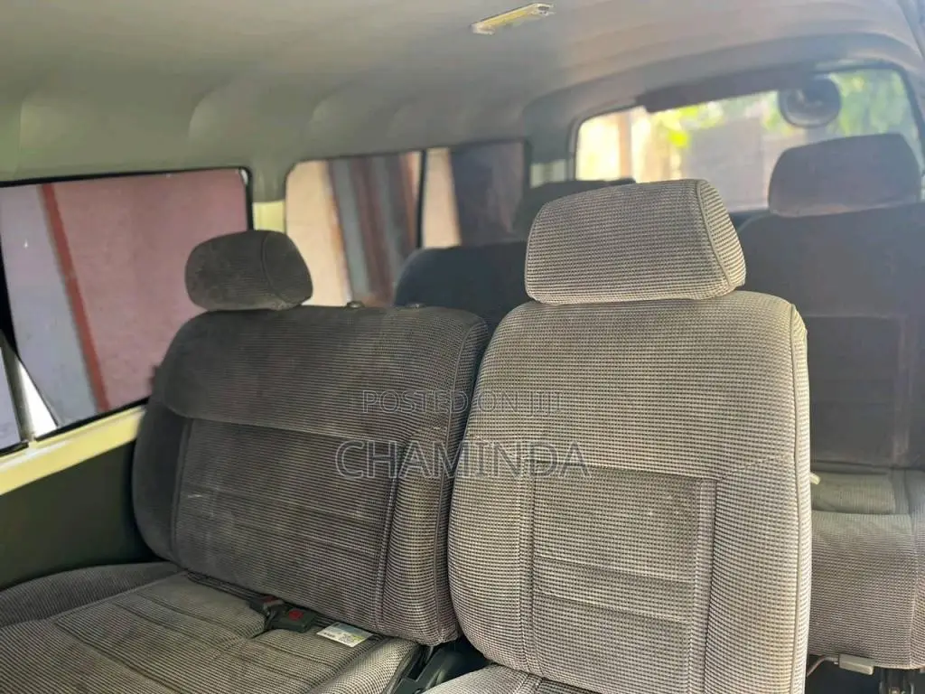 Toyota Dolphin 1996 Van (Used)