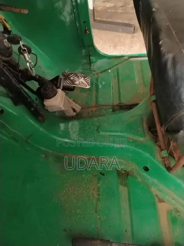 Bajaj RE 2 STROKE 2005 Three Wheel (Used)