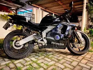 Honda CBR 2006 Motorbike (Used)