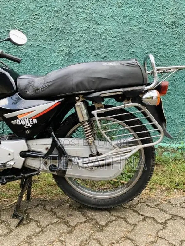 Bajaj Boxer 2004 Motorbike (Used)