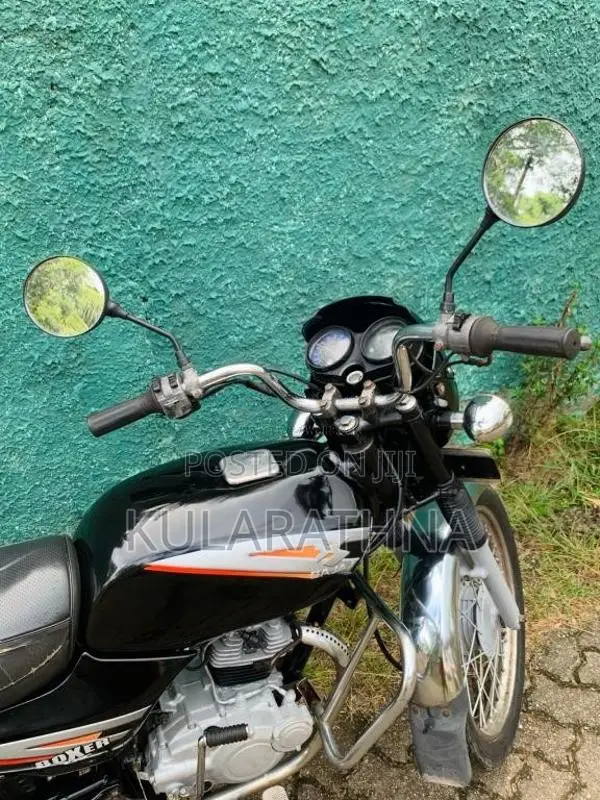 Bajaj Boxer 2004 Motorbike (Used)