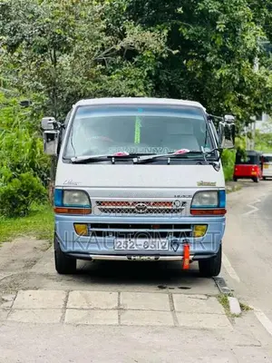 Toyota Dolphin 1994 Van (Used)