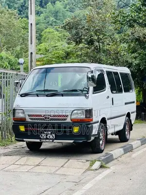 Toyota Dolphin 1994 Van (Used)