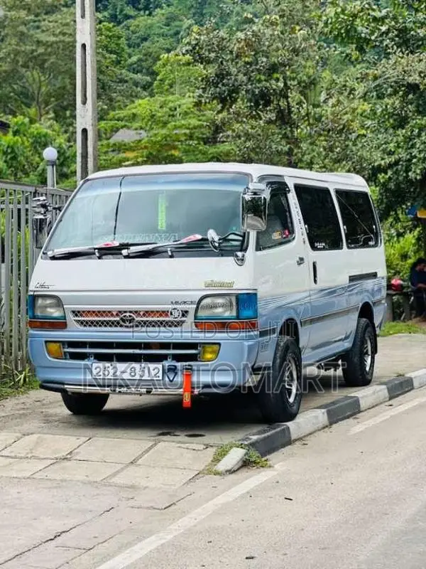 Toyota Dolphin 1994 Van (Used)