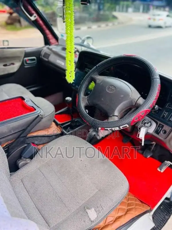 Toyota Dolphin 1994 Van (Used)