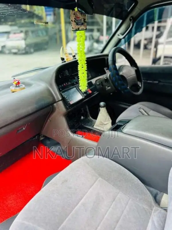 Toyota Dolphin 1994 Van (Used)