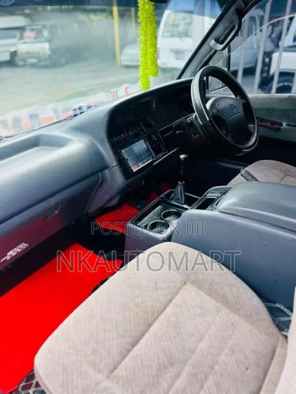Toyota Dolphin 1990 Van (Used)