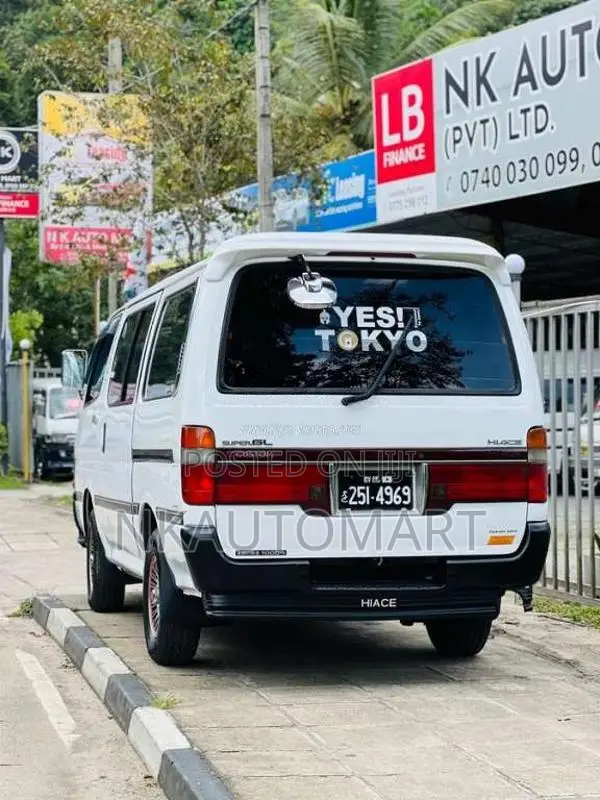 Toyota Dolphin 1994 Van (Used)