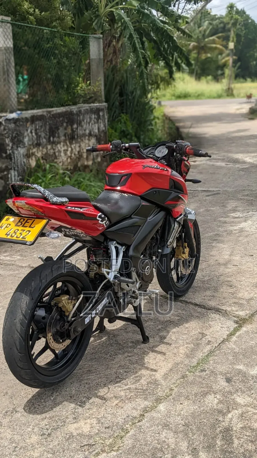 Bajaj Pulsar NS 200 2016 Red