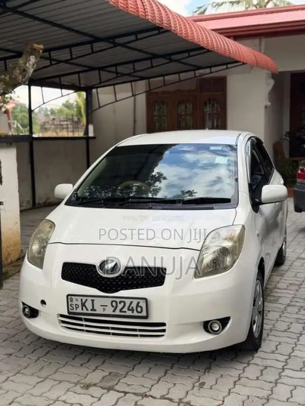 Toyota Vitz 2007 Car (Used)