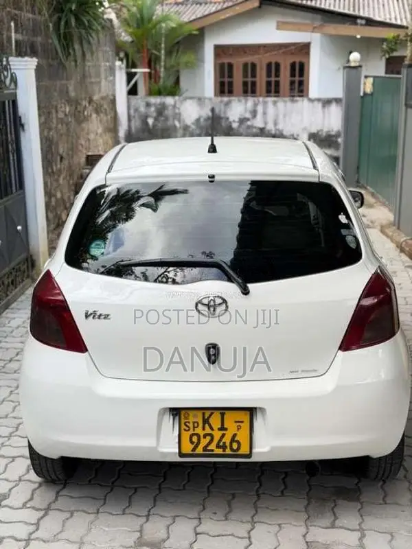 Toyota Vitz 2007 Car (Used)