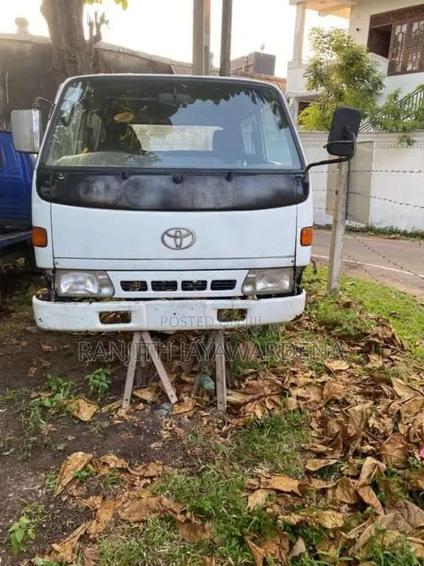 Toyota CrewCab 2000 Crew Cab (Used)