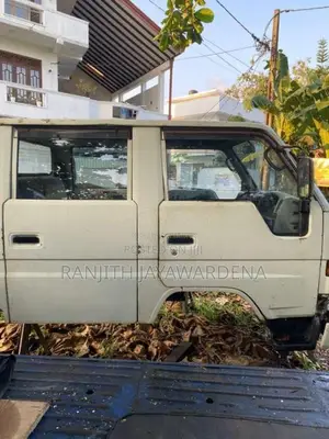 Toyota CrewCab 2000 Crew Cab (Used)