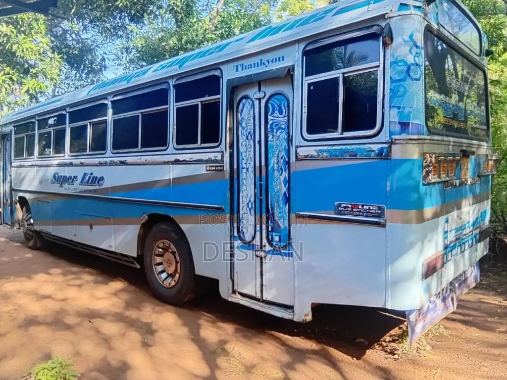 Ashok-Leyland Viking 2004 Bus (Used)