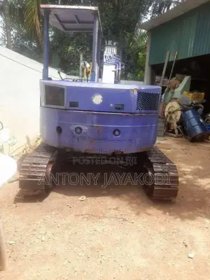 Komatsu Excavator 1995 Heavy-Duty (Used)
