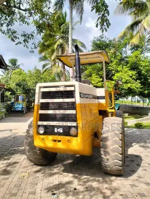 Komatsu 5- 2014 Heavy-Duty (Used)