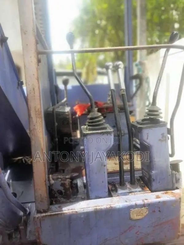 Komatsu Excavator 1995 Heavy-Duty (Used)