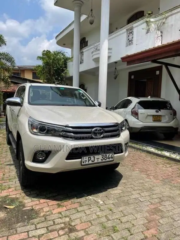 Toyota Hilux 2018 Pickup (Used)