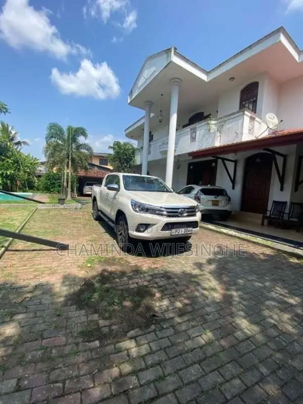 Toyota Hilux 2018 Pickup (Used)