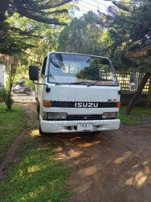 Isuzu NKR 1986 Lorry (Used)