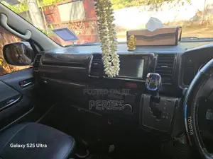 Toyota GDH 201 2018 Van (Used)