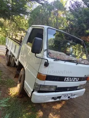 Isuzu NKR 1986 Lorry (Used)