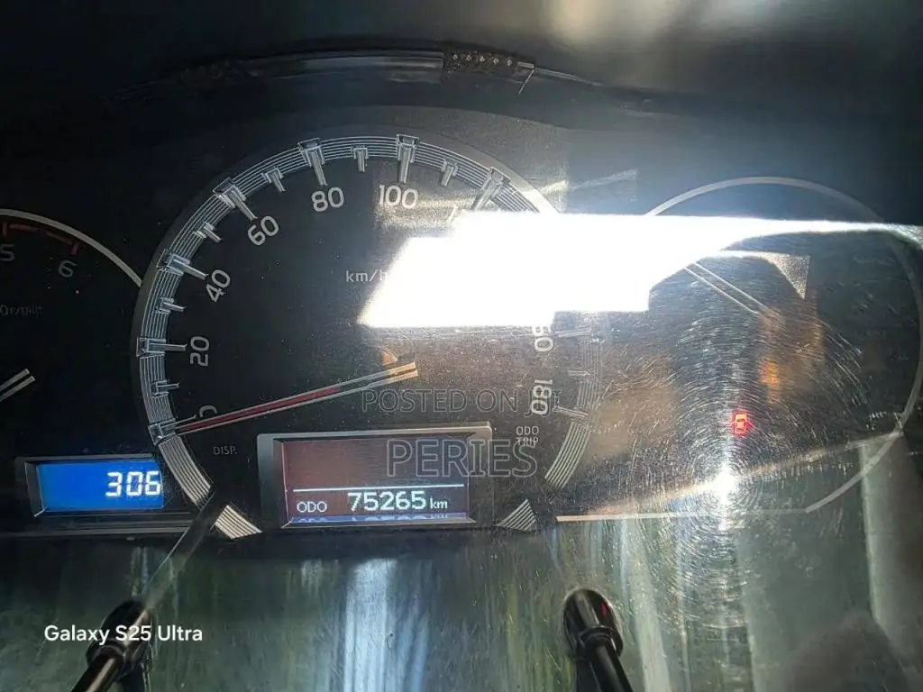 Toyota GDH 201 2018 Van (Used)