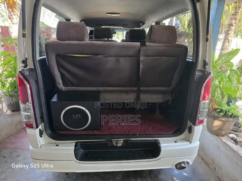 Toyota GDH 201 2018 Van (Used)