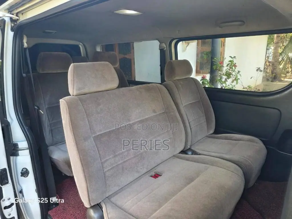 Toyota GDH 201 2018 Van (Used)