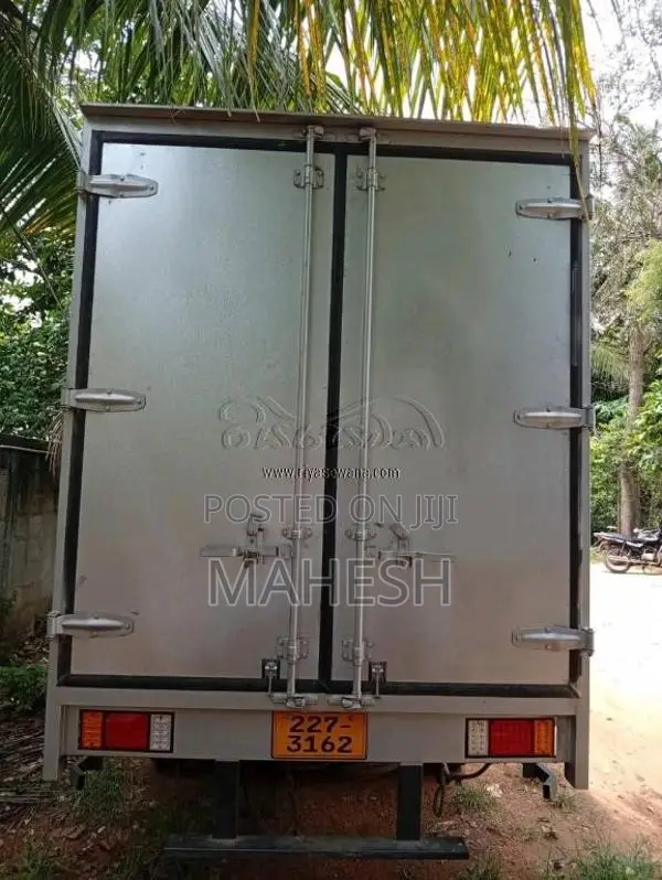Isuzu ELFNKR66L CLOSED 1999 Lorry (Used)