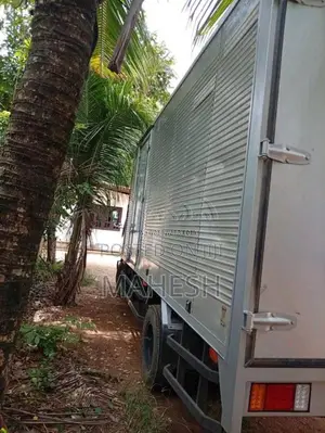 Isuzu ELFNKR66L CLOSED 1999 Lorry (Used)