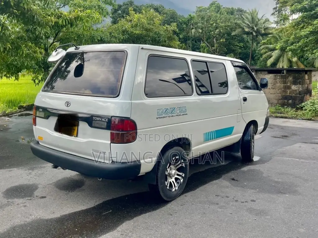Toyota CR27 1993 Van (Used)