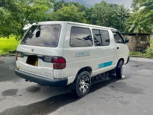 Toyota CR27 1993 Van (Used)